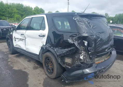 2013 Ford Police Interceptor z USA, uszkodzony, nr VIN 1FM5K8AR1DGC40288